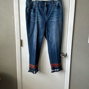 Chicos So Slimming  Girlfriend Cropped Embroidered Jeans sz 2